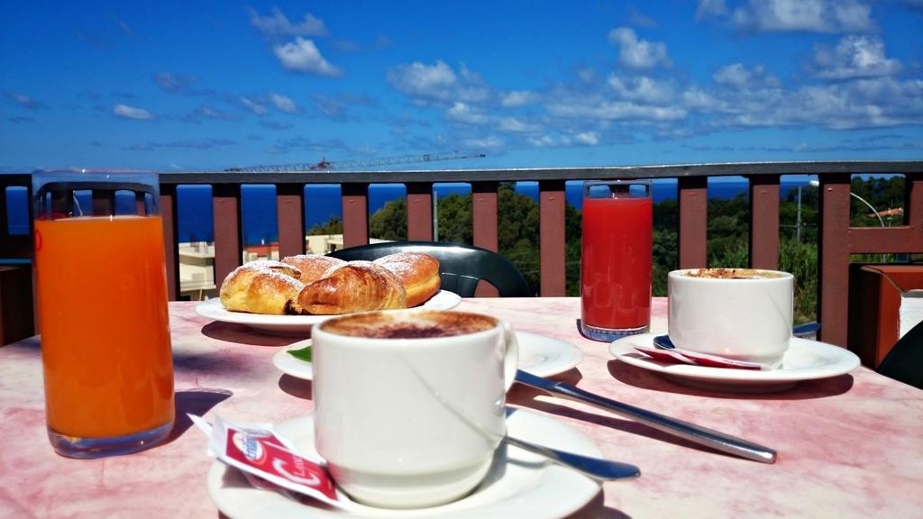 Bed and Breakfast San Carlo - Terrazzo Sul Mare Con Ristorante E Pizzeria Цамброне Екстер'єр фото